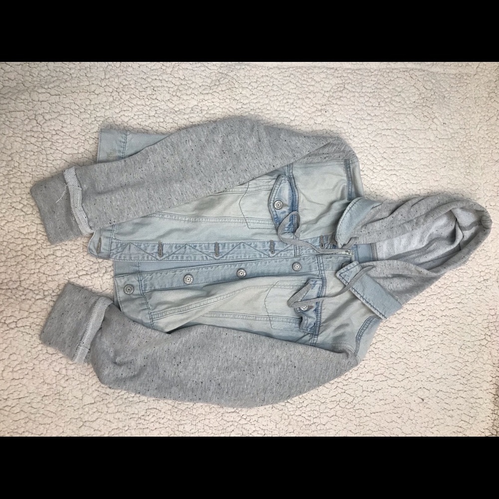Jean jacket/ sweatshirt faded blue